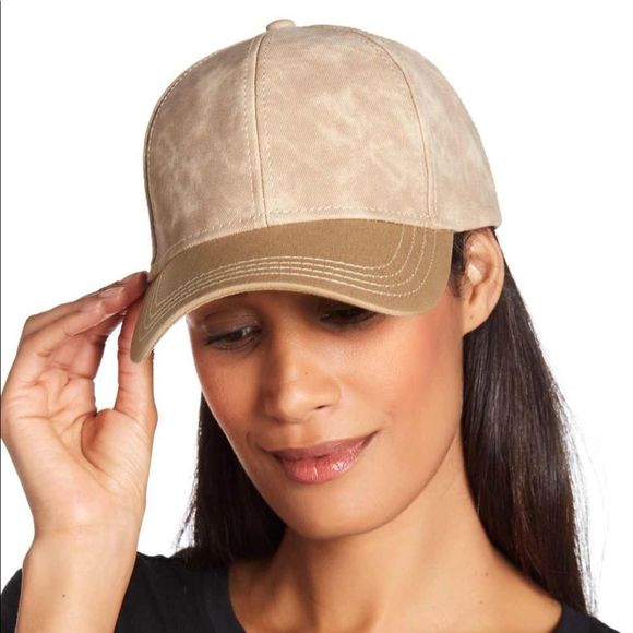 David and Young Accessories - 🎊HOST PICK! 🎉Distressed Faux Leather Cap BRAND NEW ☆with the 🏷tags!